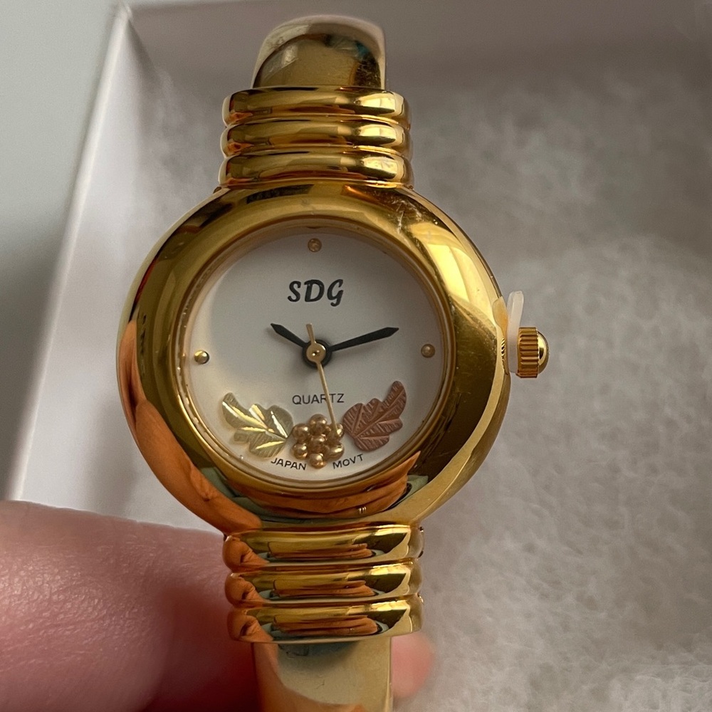 Black Hills Gold SDG Ladies Watch, quartz bezel timepiece- adjustable band
